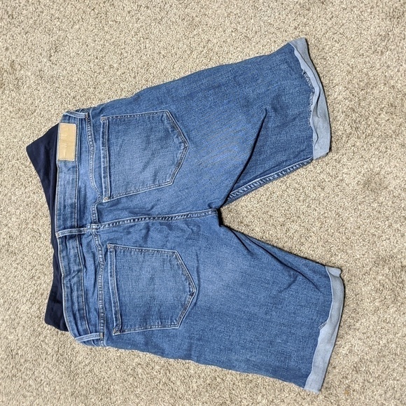 H&m Maternity Shorts - Picture 3 of 3